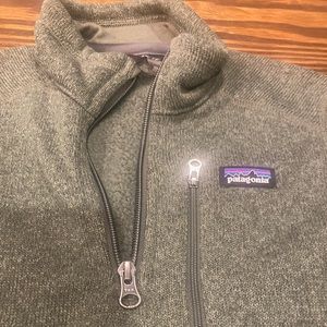 Boys olive green Patagonia 1/4 zip pullover. Size Medium.